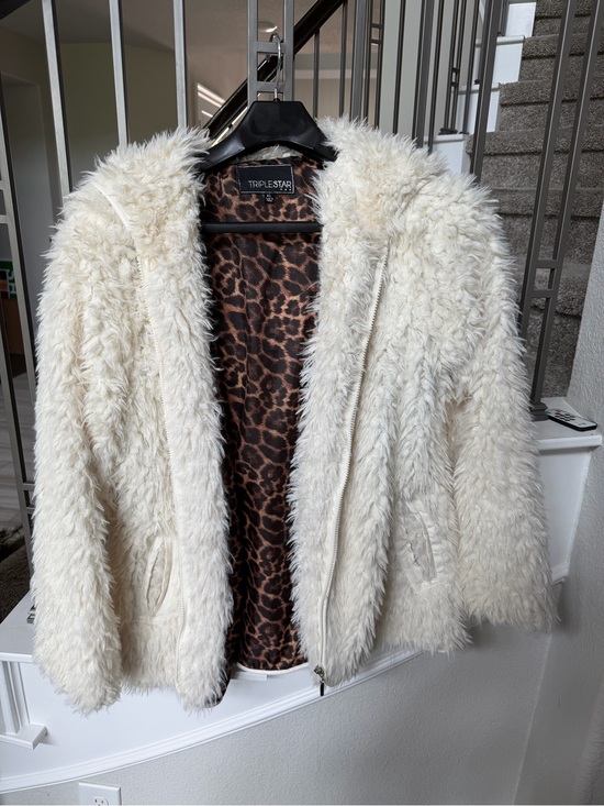 Jackets & Blazers - Women's Cream Faux Fur Coat with Leopard Lining